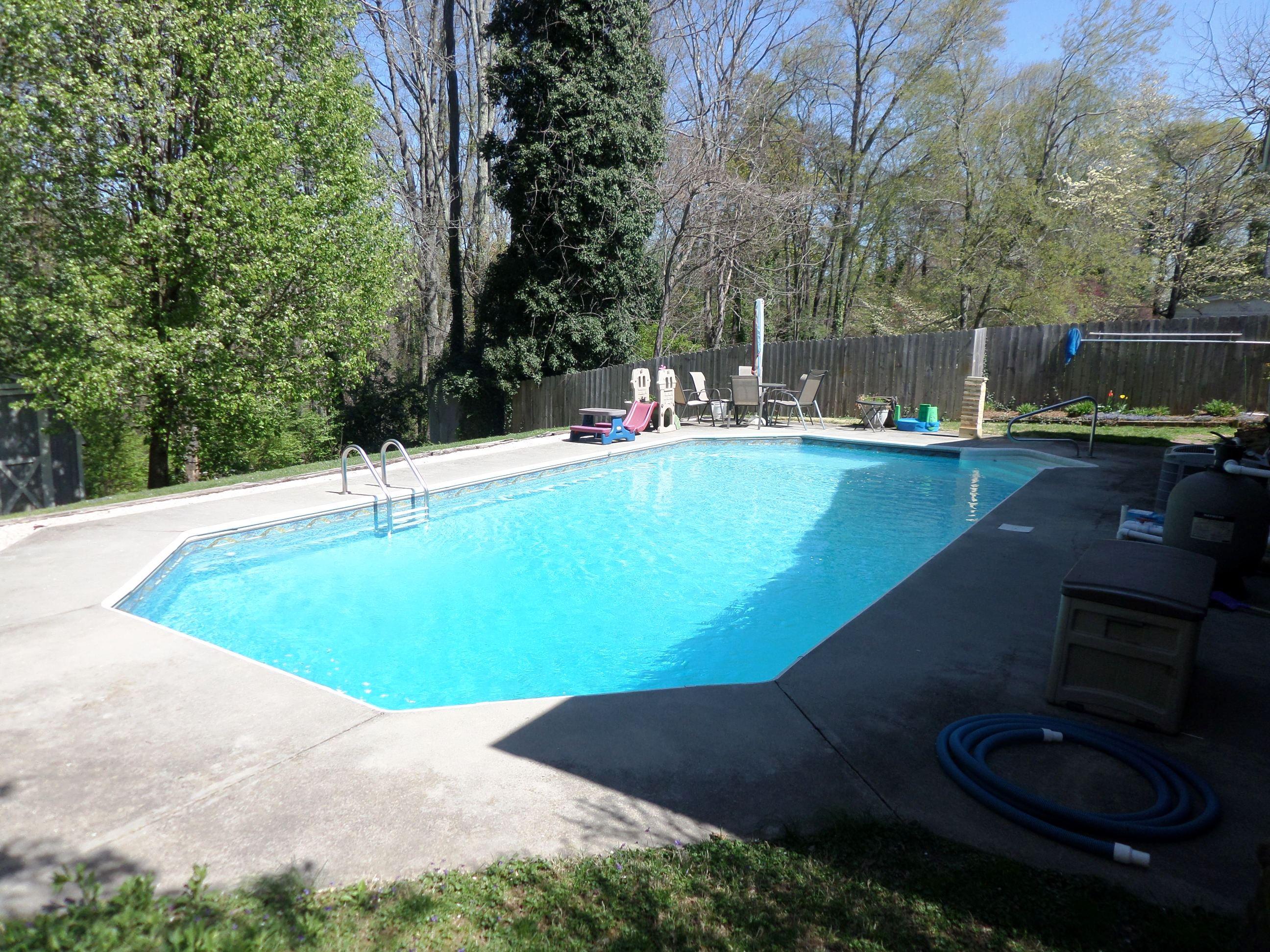 138 Kentucky Avenue Oak Ridge, TN 37830 - Photo 21 of 28 Swimming Pool