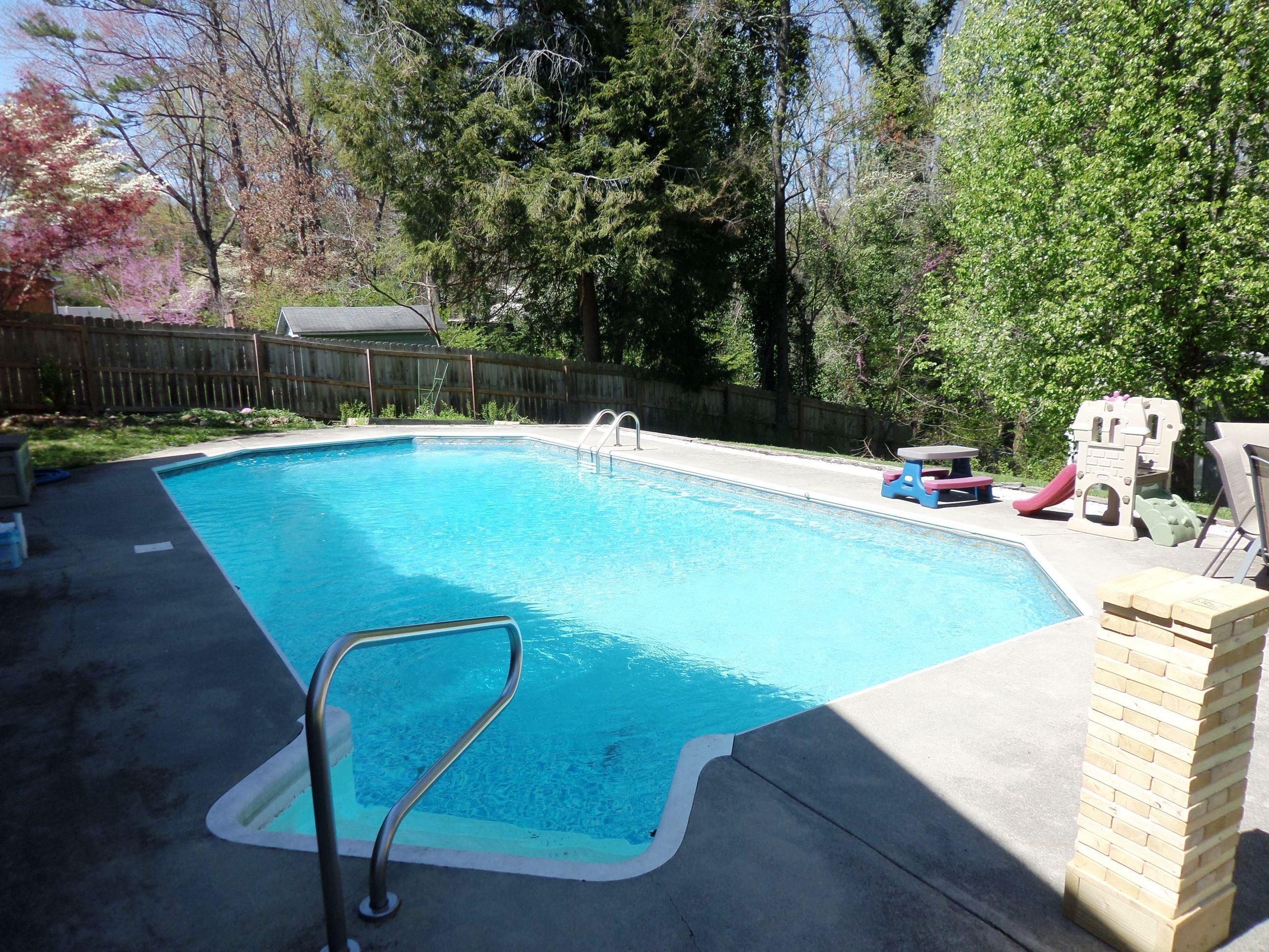 138 Kentucky Avenue Oak Ridge, TN 37830 - Photo 22 of 28 Swimming pool2