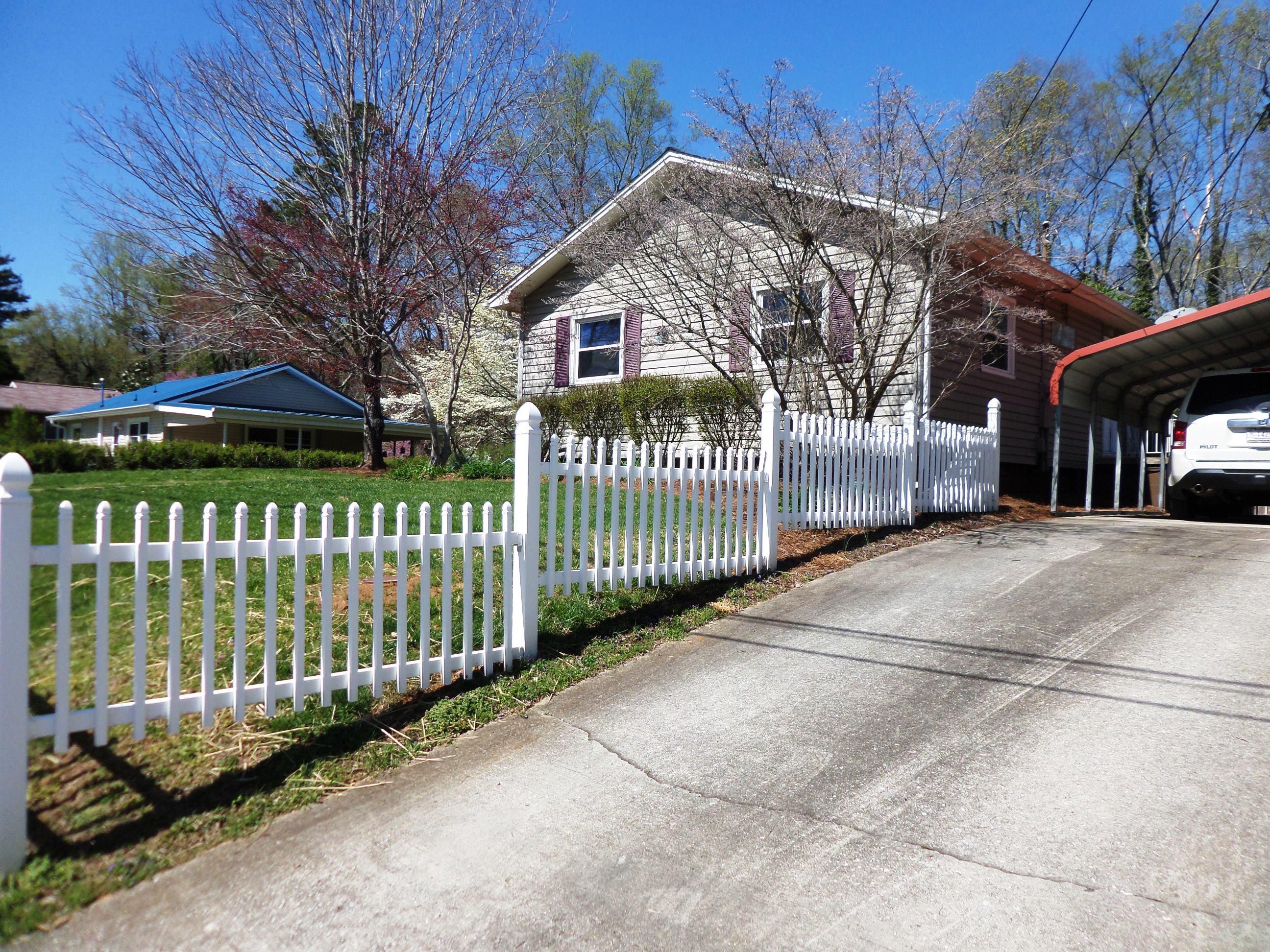 138 Kentucky Avenue Oak Ridge, TN 37830 - Photo 24 of 28 Fencing up drive