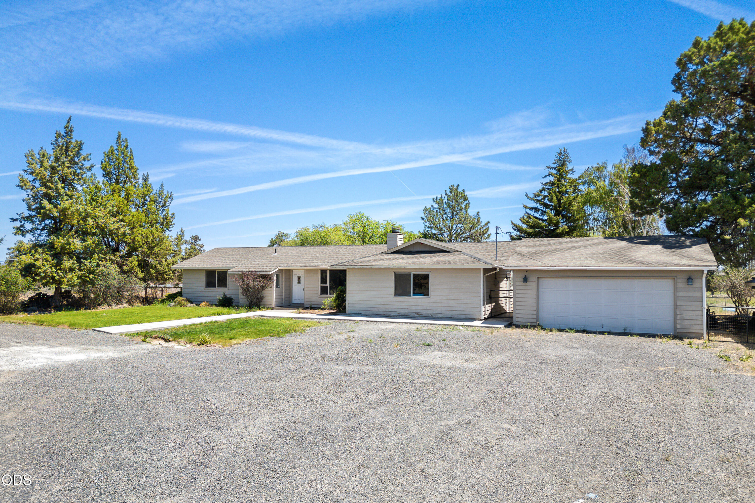 6492 Southwest 51st Street Redmond, OR 97756 - Photo 7 of 44