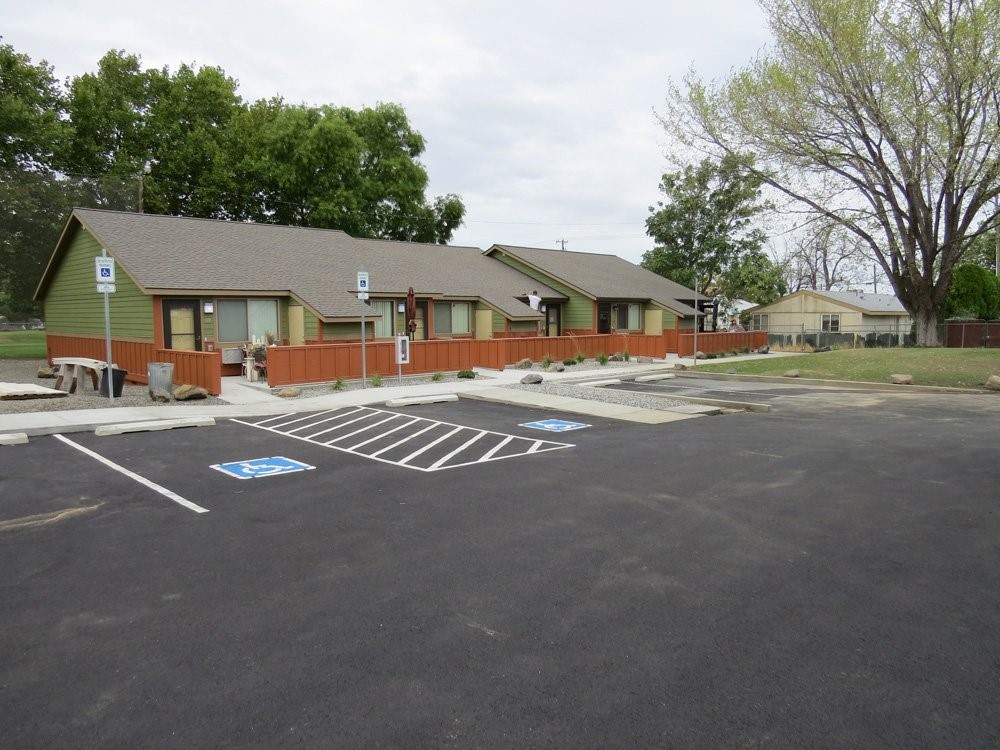 141 West Broadway Avenue Milton Freewater, OR 97862 - Photo 6 of 6 a front view of a house with a yard
