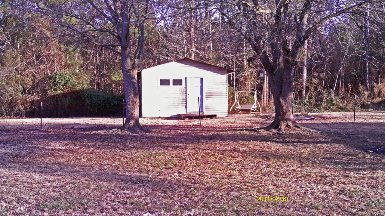 1178 McCallister Road Jacksonville, NC 28540 - Photo 3 of 8 Workshop/playhouse