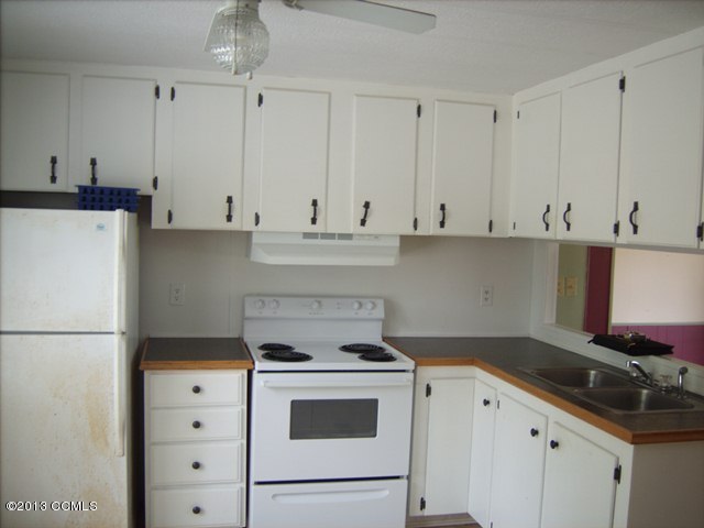 1178 McCallister Road Jacksonville, NC 28540 - Photo 7 of 8 Kitchen