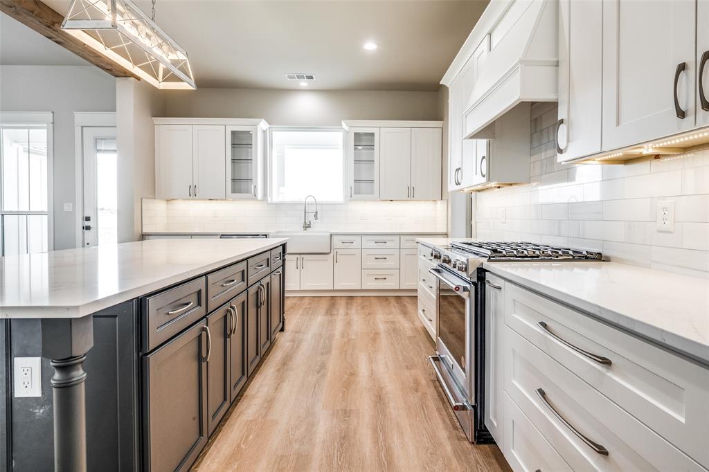 13929 Jackson Road Ponder, TX 76259 - Photo 4 of 16 a kitchen with stainless steel appliances granite countertop a sink and a stove