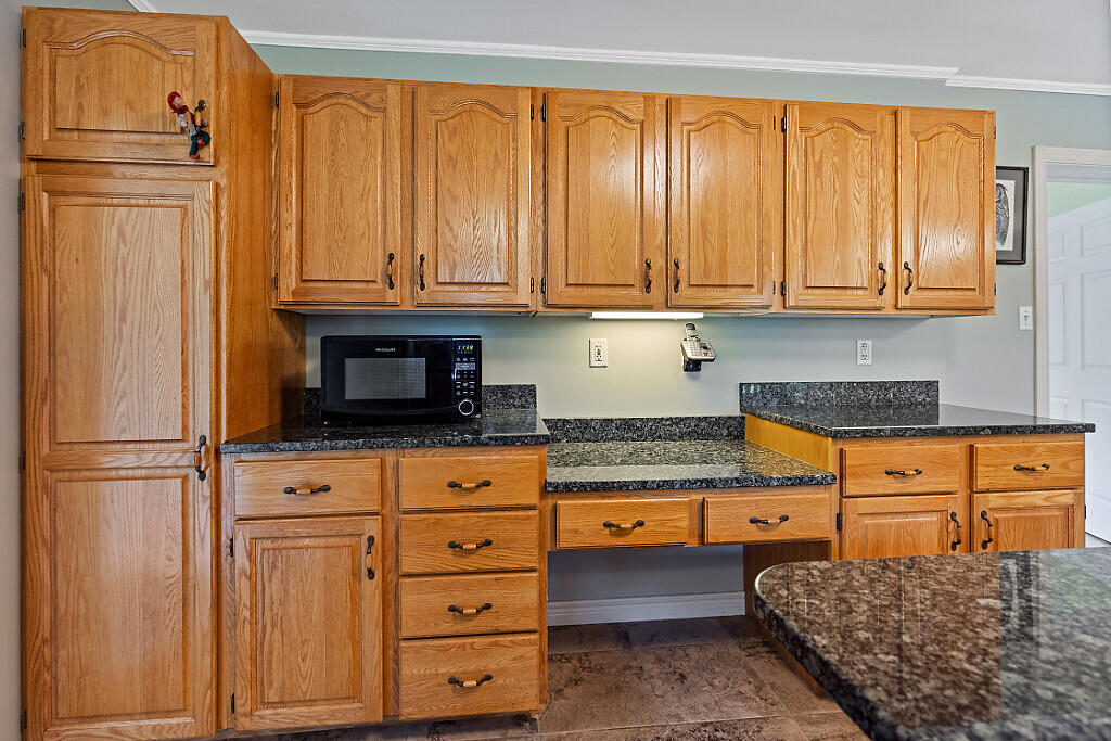 25 Powell Road Cumberland, ME 04110 - Photo 10 of 71 39_BP5A0117_DxO_mls