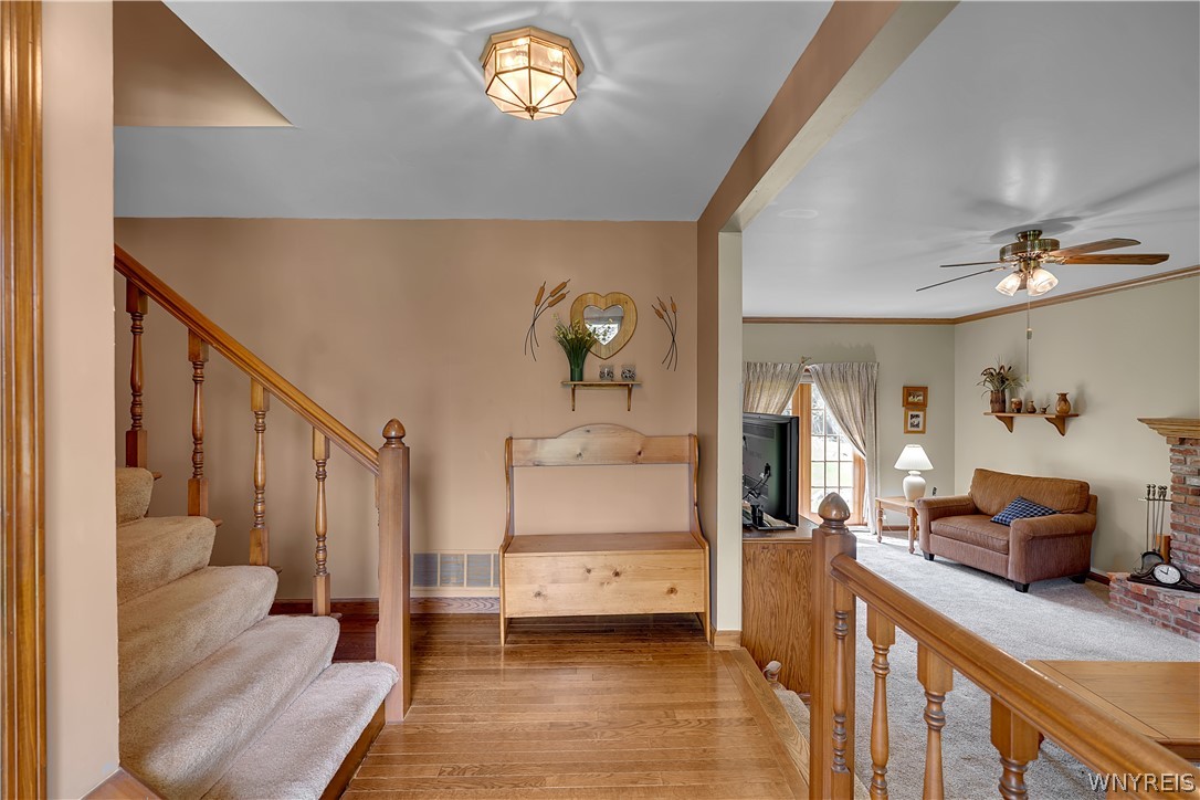100 3 Rod Road Alden, NY 14004 - Photo 8 of 40 Front Foyer