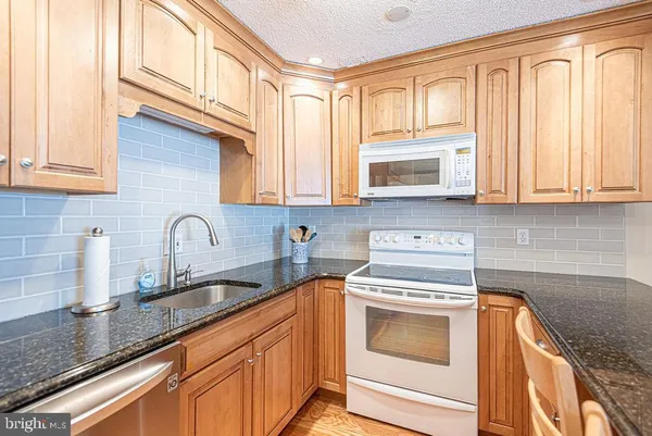 a view of a workspace with furniture