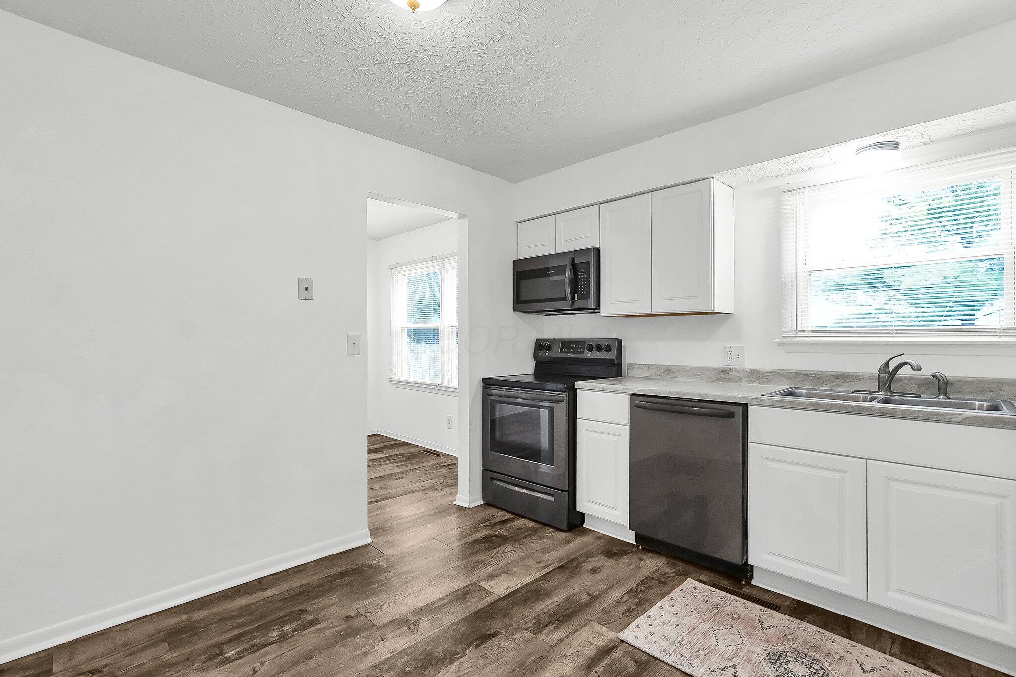 5921 Parkglen Road Galloway, OH 43119 - Photo 8 of 29 Eat In Kitchen
