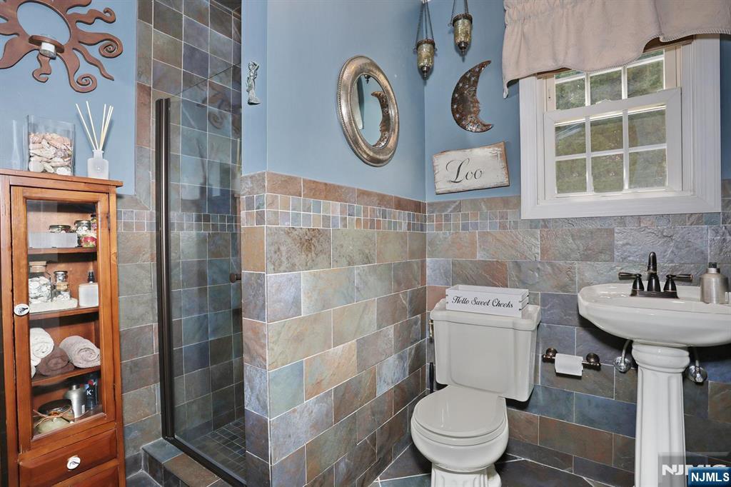 396 Burlington Road Paramus, NJ 07652 - Photo 17 of 46