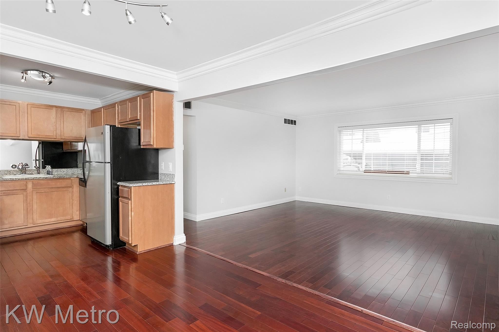 2309 Walton Blvd., Unit 32 Rochester, MI 48309 - Photo 7 of 27 Walton-7.jpg