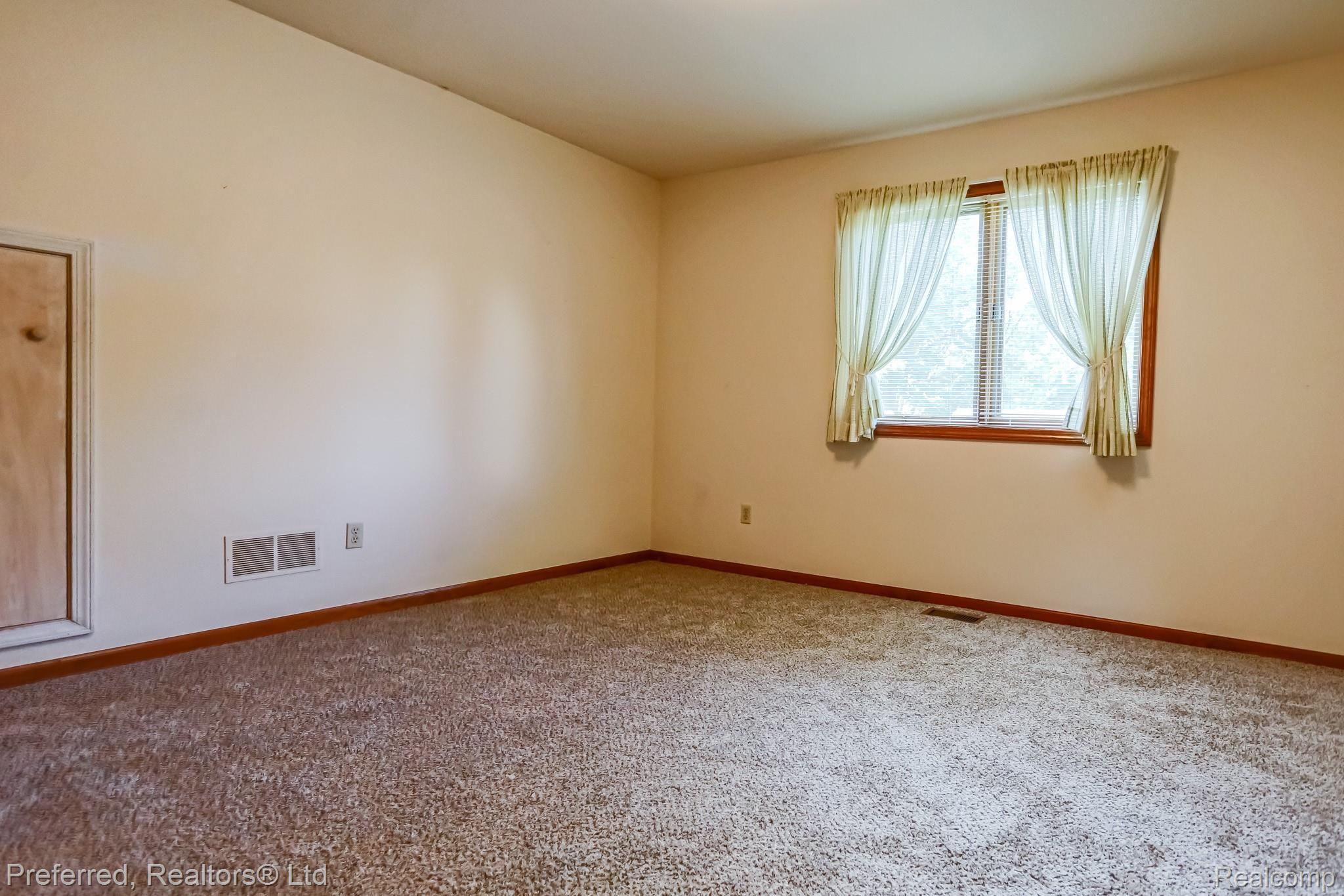 5863 Mabley Hill Road Fenton, MI 48430 - Photo 37 of 48 37IMG_0306.jpg