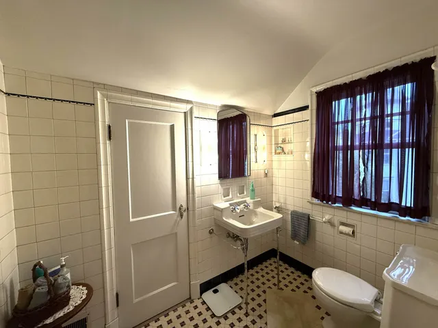 $369,500 | 364 State Street, Marinette, WI 54143