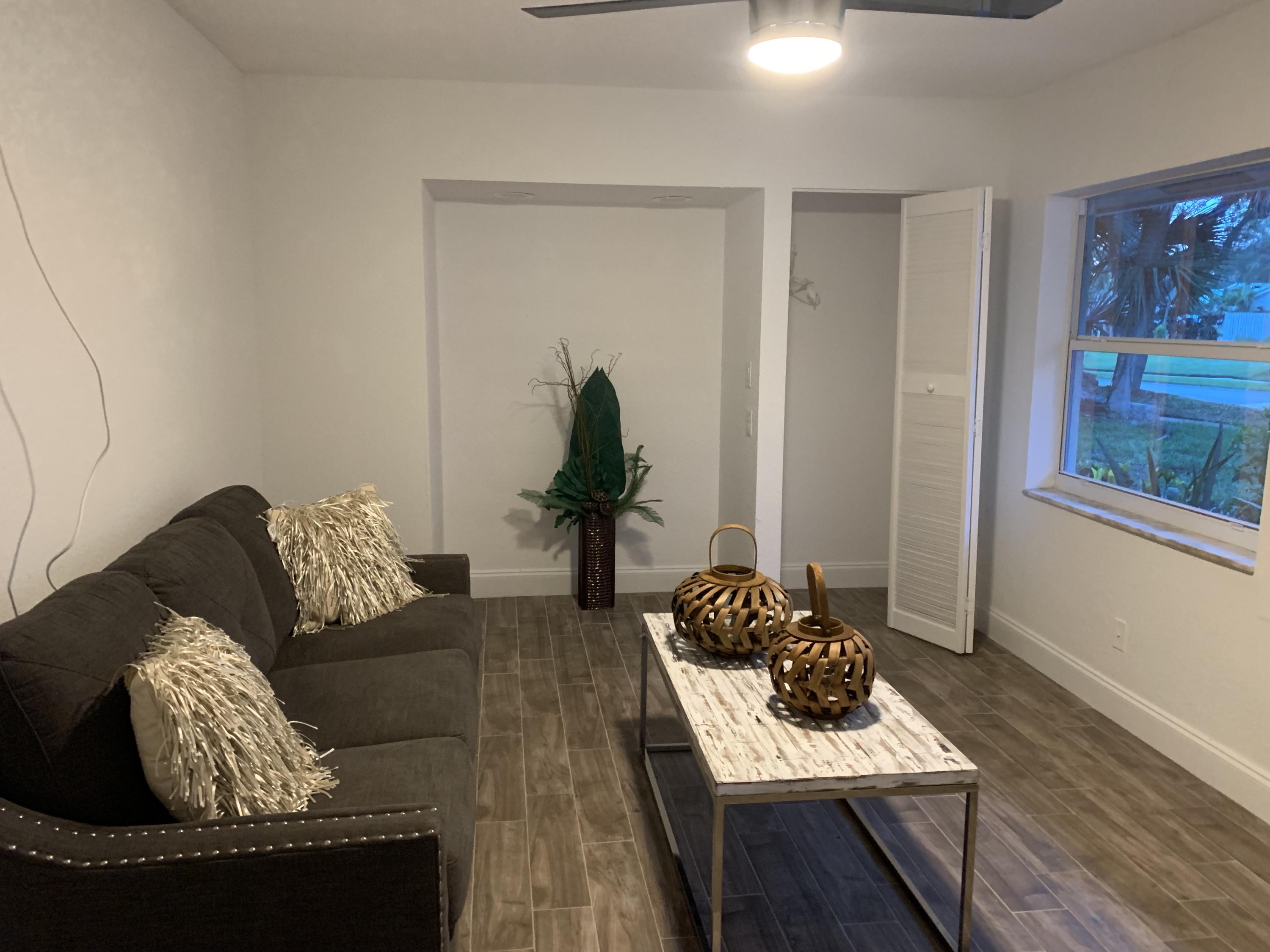 8944 Escondido Way East Boca Raton, FL 33433 - Photo 3 of 33 SFq8kXGFT5qlOt%R+o8HcA