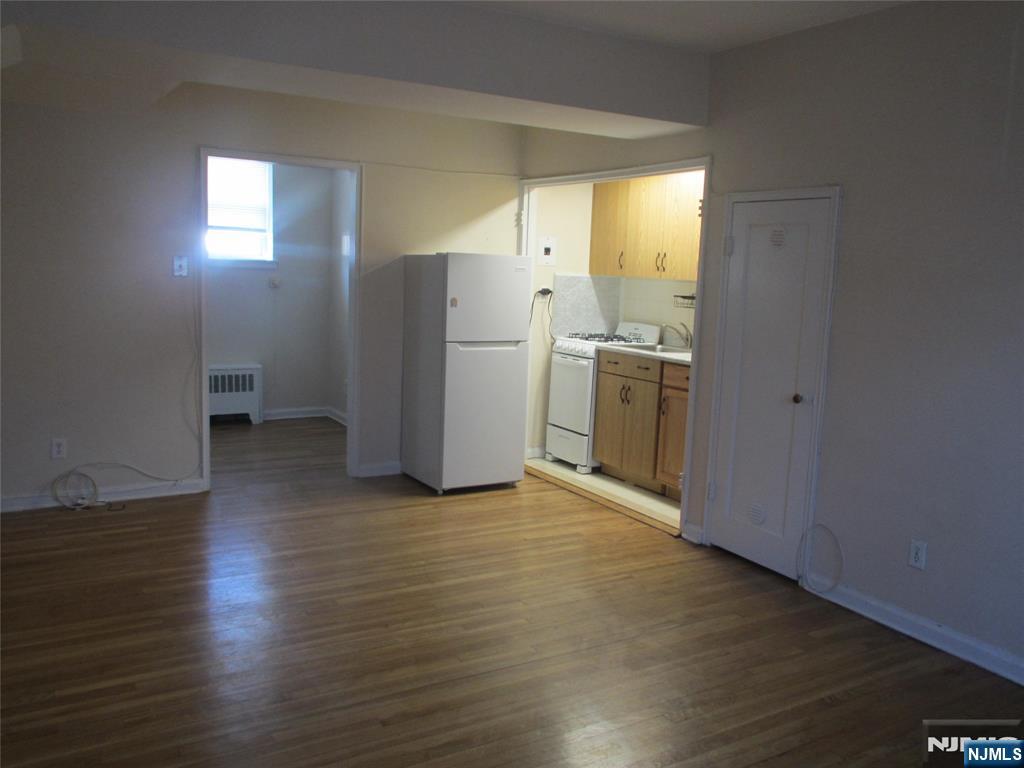 51 Hastings Avenue, Unit A Rutherford, NJ 07070 - Photo 4 of 11