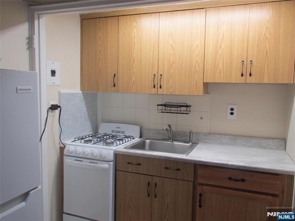 51 Hastings Avenue, Unit A Rutherford, NJ 07070 - Photo 5 of 11