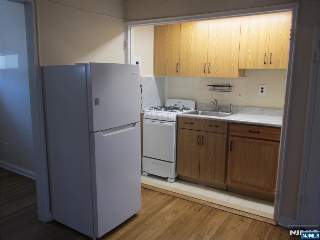 51 Hastings Avenue, Unit A Rutherford, NJ 07070 - Photo 6 of 11