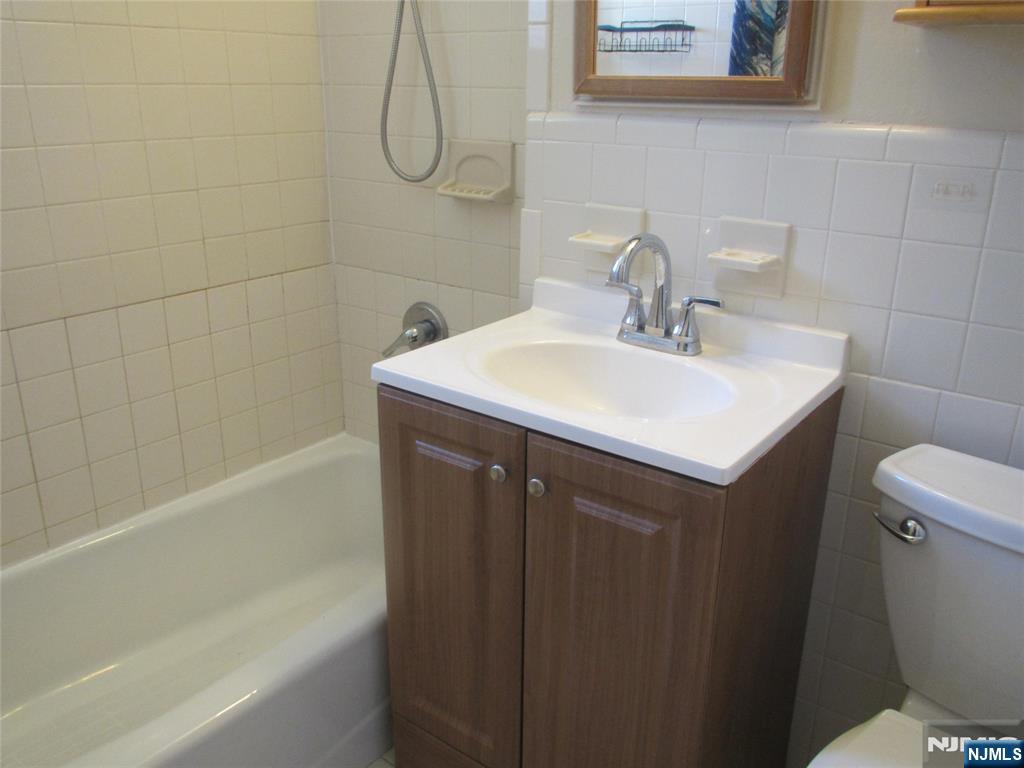 51 Hastings Avenue, Unit A Rutherford, NJ 07070 - Photo 9 of 11