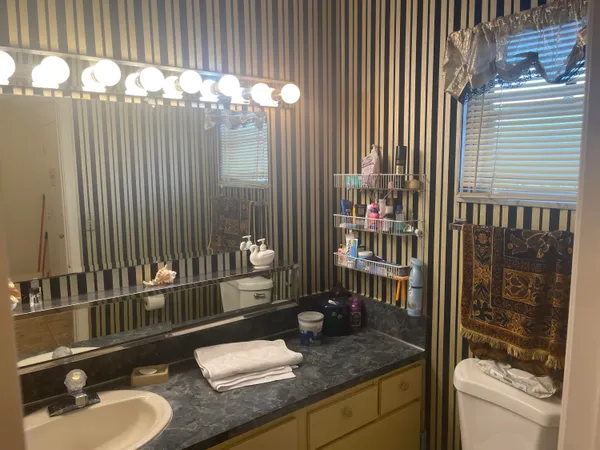 $1,450 | 4 West Greenway Drive, Unit 201, Royal Palm Beach, FL 33411