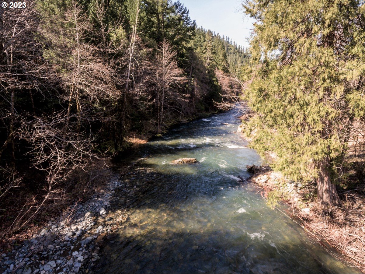 9 Mile Caves Highway, Cave Junction, OR 97523 Compass