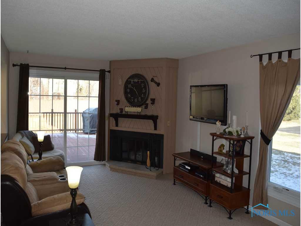 1220 Hidden Ridge Road Toledo, OH 43615 - Photo 9 of 20 Living Room.