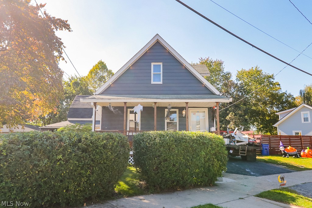 3816 Cress Road Cleveland, OH 44111 - Photo 2 of 33 Gallery Image 2