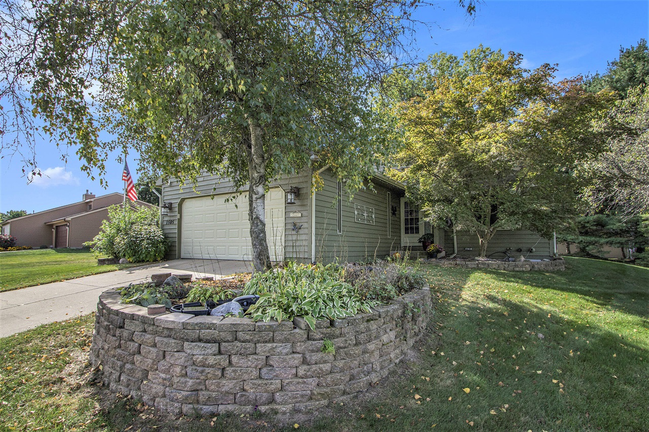 1505 Spruce Brook Road Kalamazoo, MI 49008 - Photo 4 of 33 Gallery Image 4