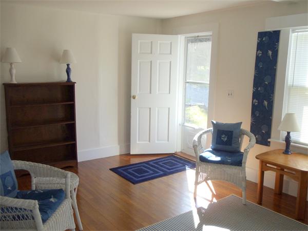 14 Bayview Road Marion, MA 02738 - Photo 4 of 22 a living room with furniture and a window
