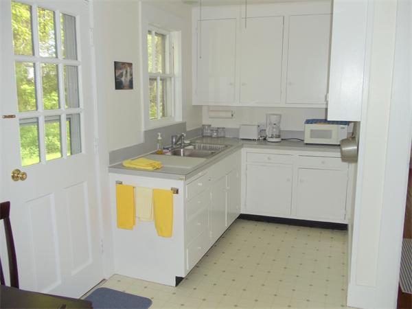 14 Bayview Road Marion, MA 02738 - Photo 10 of 22 a bathroom with a sink and a mirror