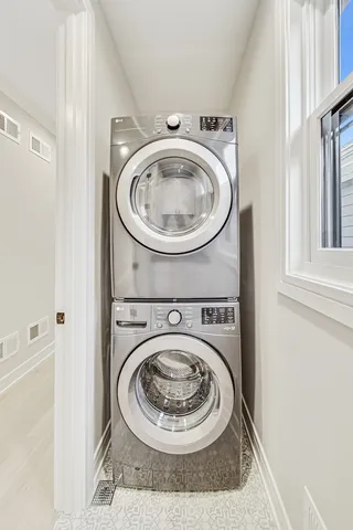a close up view of a washer and dryer