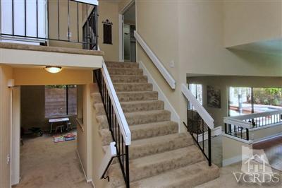 12522 Spring Creek Road Moorpark, CA 93021 - Photo 6 of 20 a view of entryway and hall