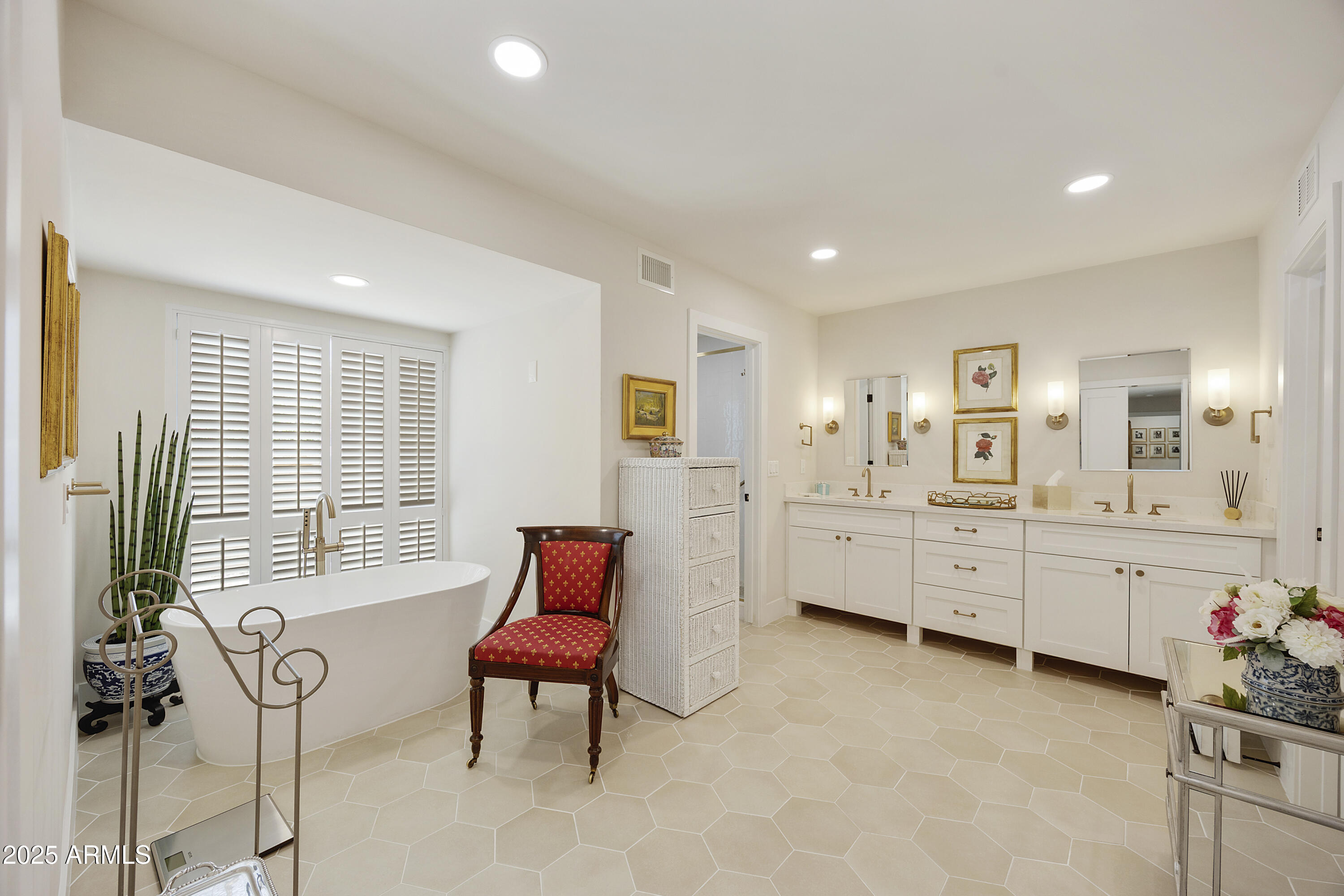 4436 East Camelback Road, Unit 37 Phoenix, AZ 85018 - Photo 36 of 55 Main Bedroom bathroom