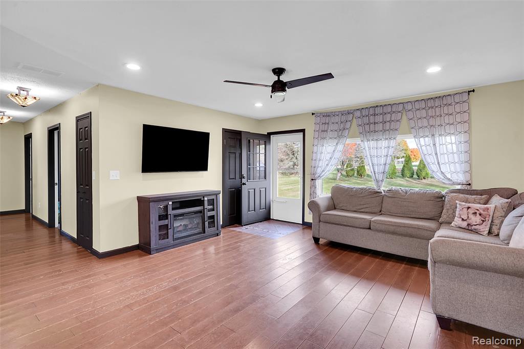 5191 Pratt Road Metamora, MI 48455 - Photo 7 of 26 Gallery Image 7