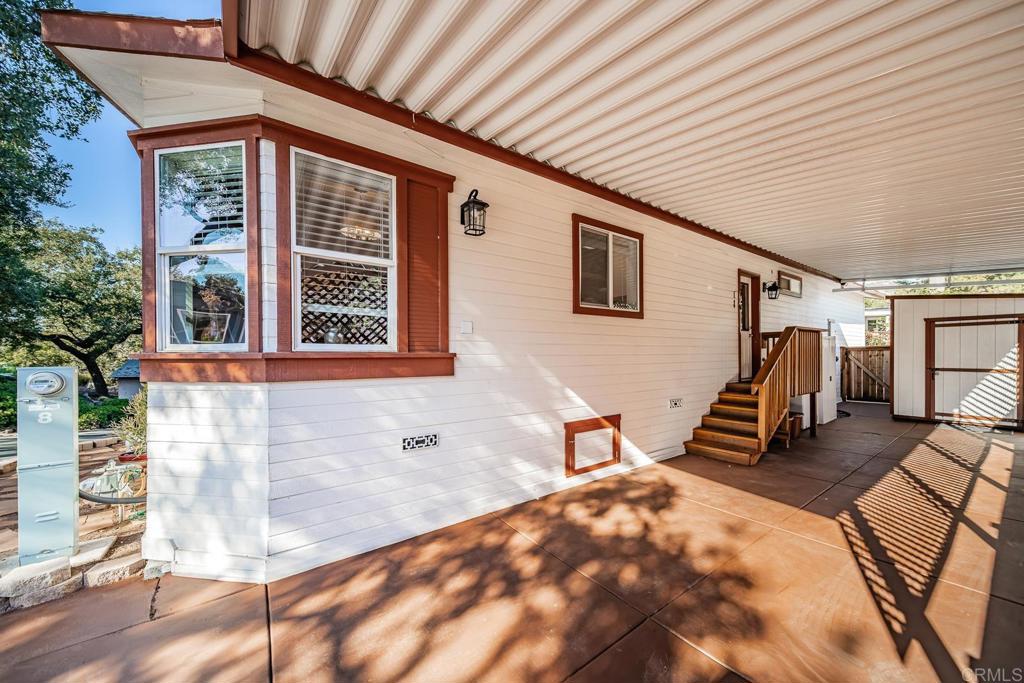 4747 Oak Crest Road, Unit 8 Fallbrook, CA 92028 - Photo 25 of 36 a backyard of a house