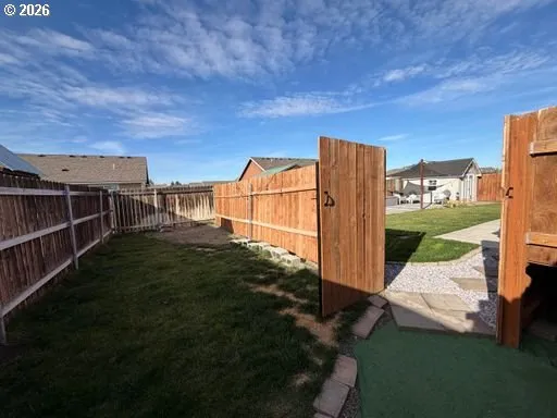 $335,000 | 1464 Northeast Kenna Drive, Hermiston, OR 97838