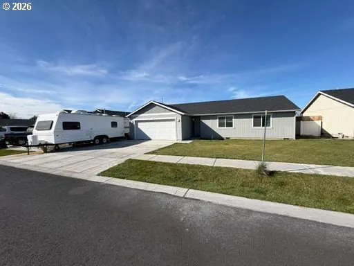 $335,000 | 1464 Northeast Kenna Drive, Hermiston, OR 97838