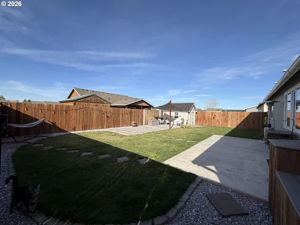 $335,000 | 1464 Northeast Kenna Drive, Hermiston, OR 97838