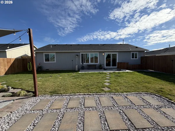$335,000 | 1464 Northeast Kenna Drive, Hermiston, OR 97838