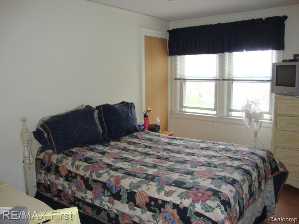 16131 Stephens Road Eastpointe, MI 48021 - Photo 21 of 28 DSC04902.jpg