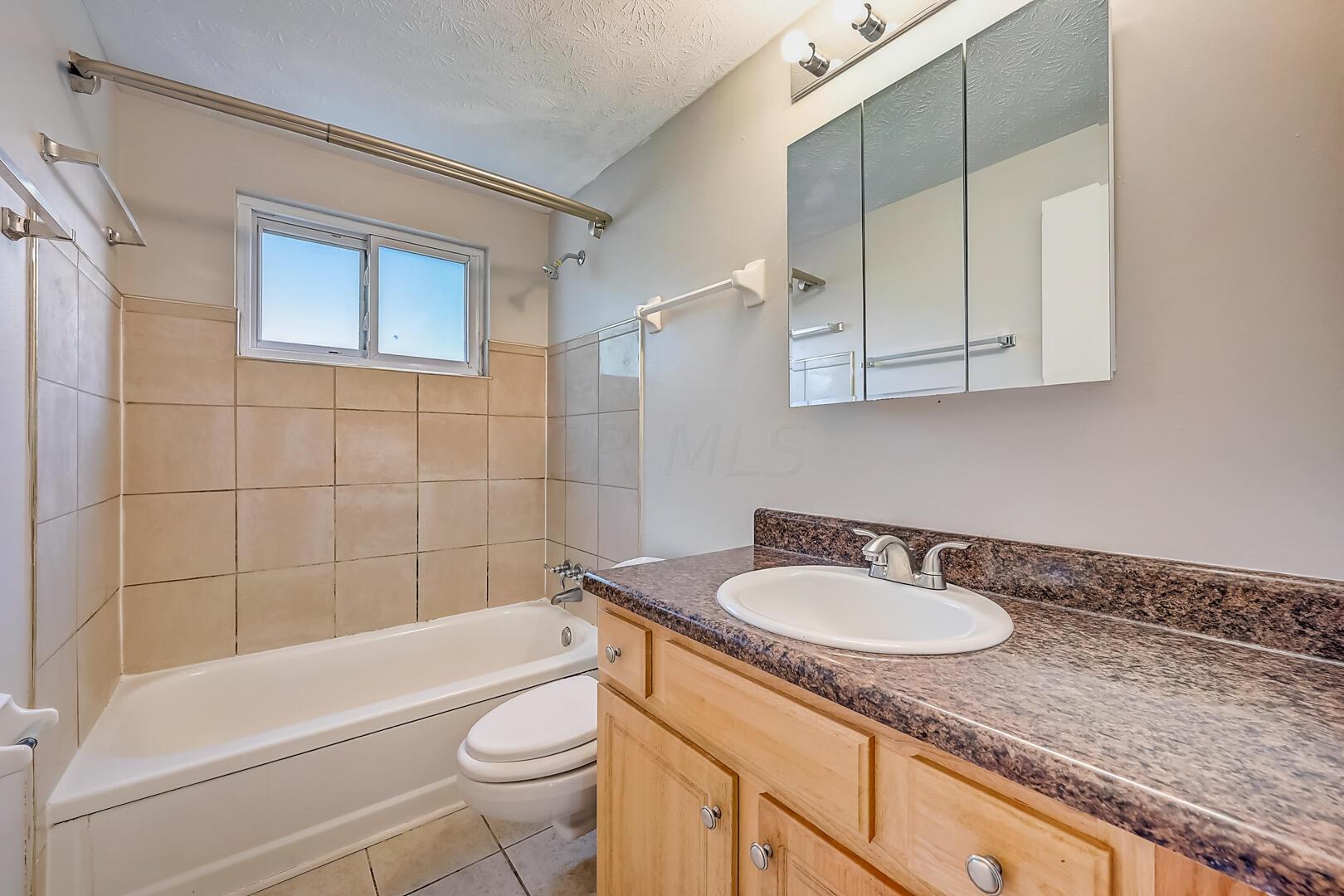 2172 Tupsfield Road Columbus, OH 43229 - Photo 6 of 25 listing_5