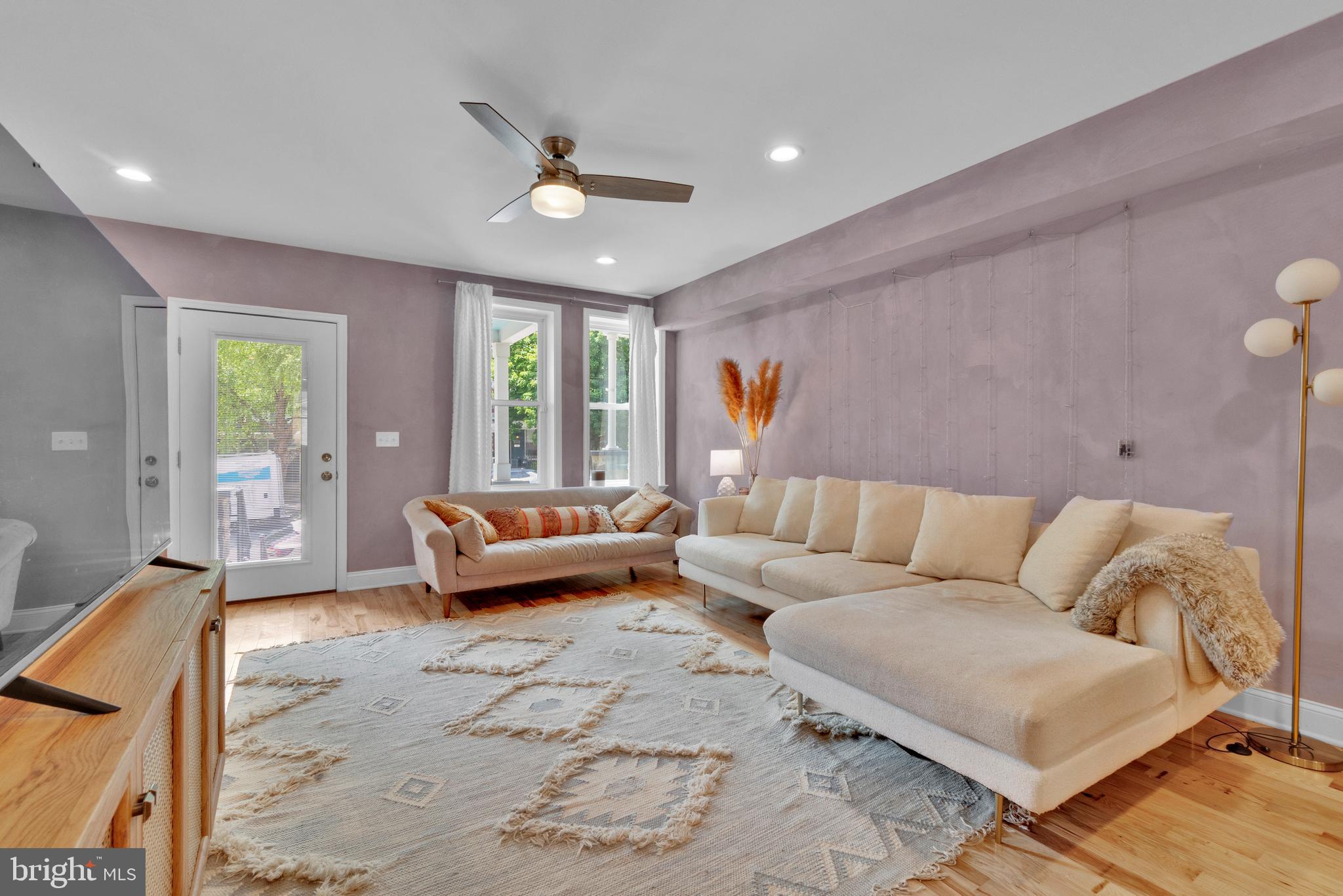 624 West 33rd Street Baltimore, MD 21211 - Photo 8 of 36 Living Room