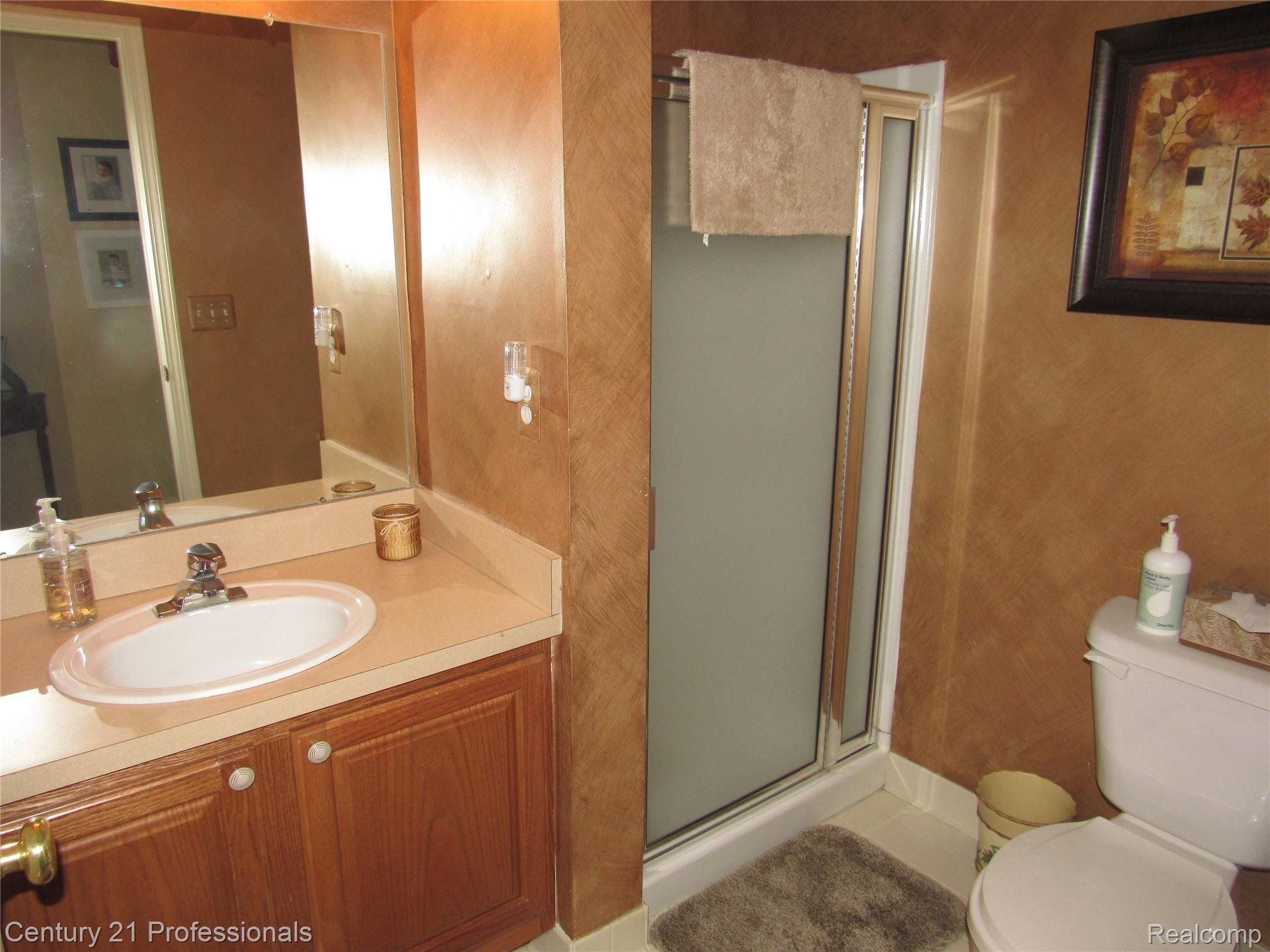 16826 Farmington Road, Unit 69 Livonia, MI 48154 - Photo 22 of 26 FARMINGTON RD 2 029.JPG