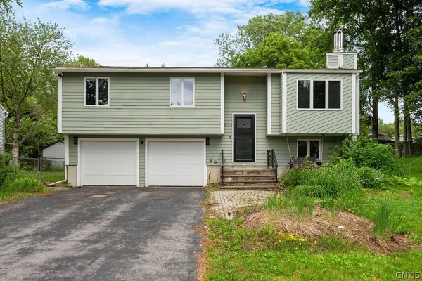 $290,000 | 8103 Princess Path, Clay, NY 13090