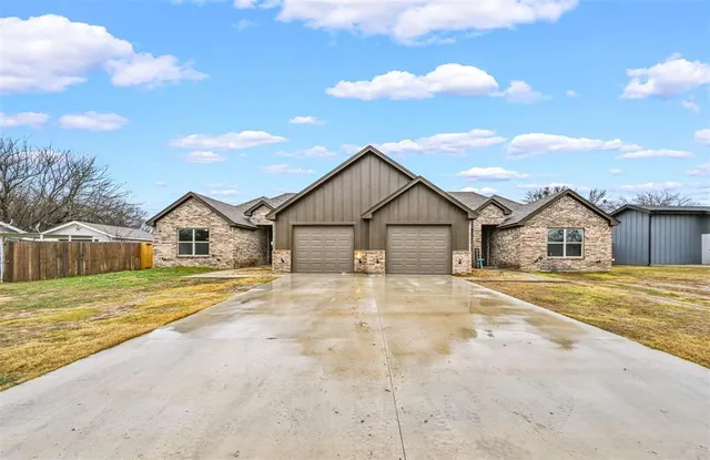 $2,125 | 228 St Charles Drive, Unit B, Springtown, TX 76082