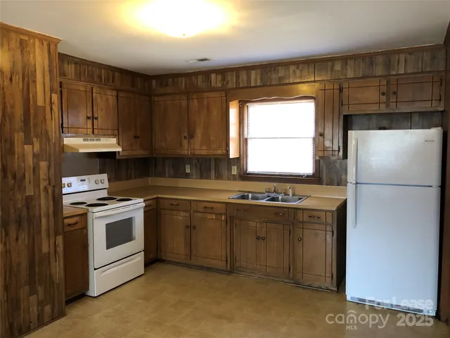 $975 | 355 Sunny Hill Drive, Lincolnton, NC 28092