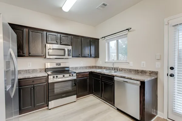 $1,675 | 105 4th Avenue, Unit 405, Murfreesboro, TN 37130