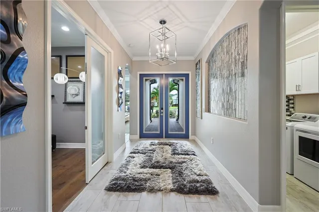 a view of entryway with livingroom