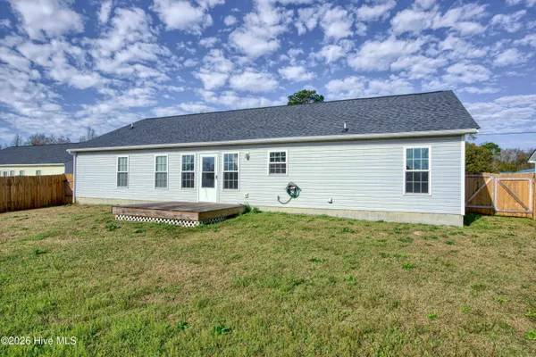 $1,750 | 129 Bumps Creek Road, Sneads Ferry, NC 28460