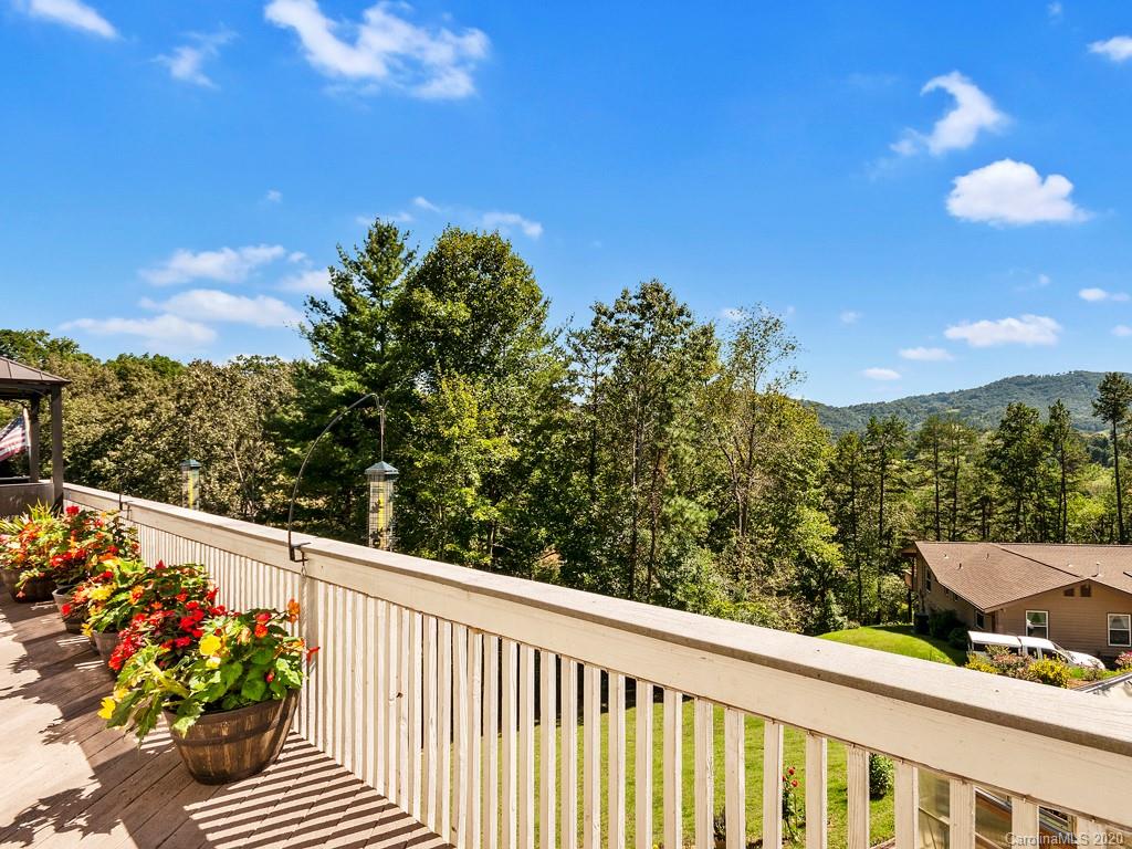 599 Oak Ridge Drive Clyde, NC 28721 - Photo 5 of 32