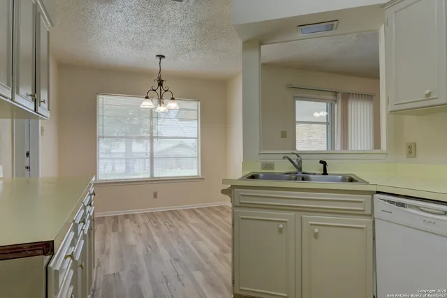 $1,700 | 641 Richfield Drive, Windcrest, TX 78239