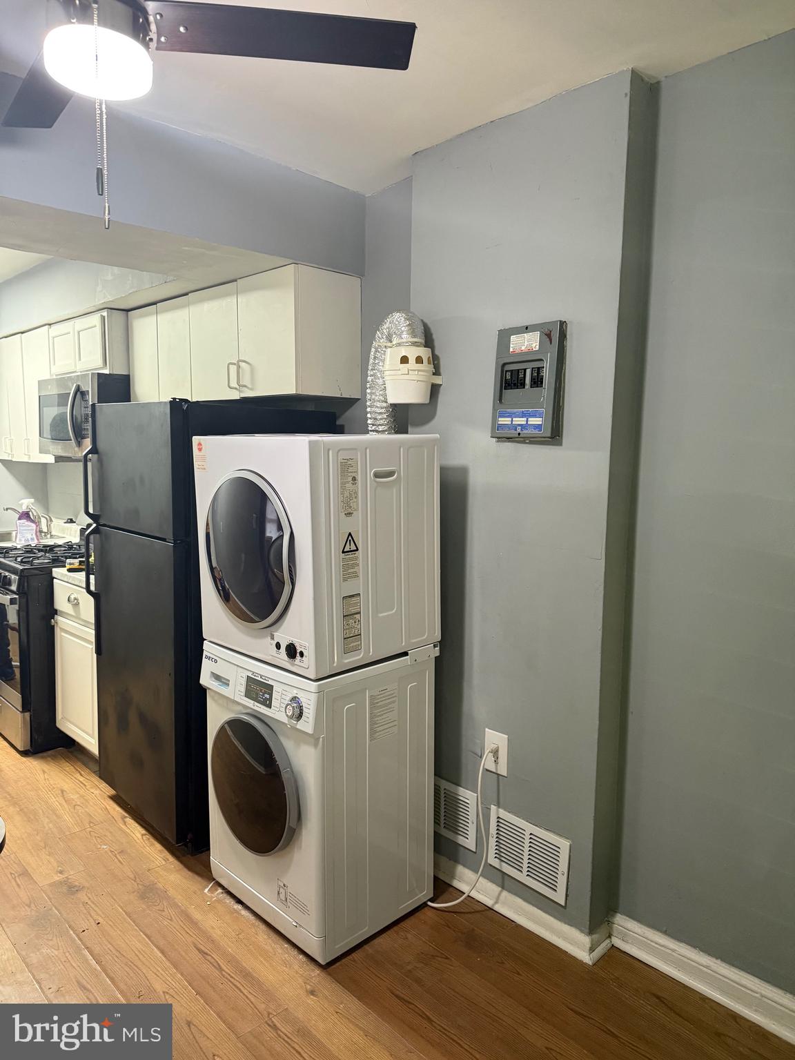 5047 Benning Road Southeast, Unit B Washington, DC 20019 - Photo 20 of 20 a utility room with dryer and washer